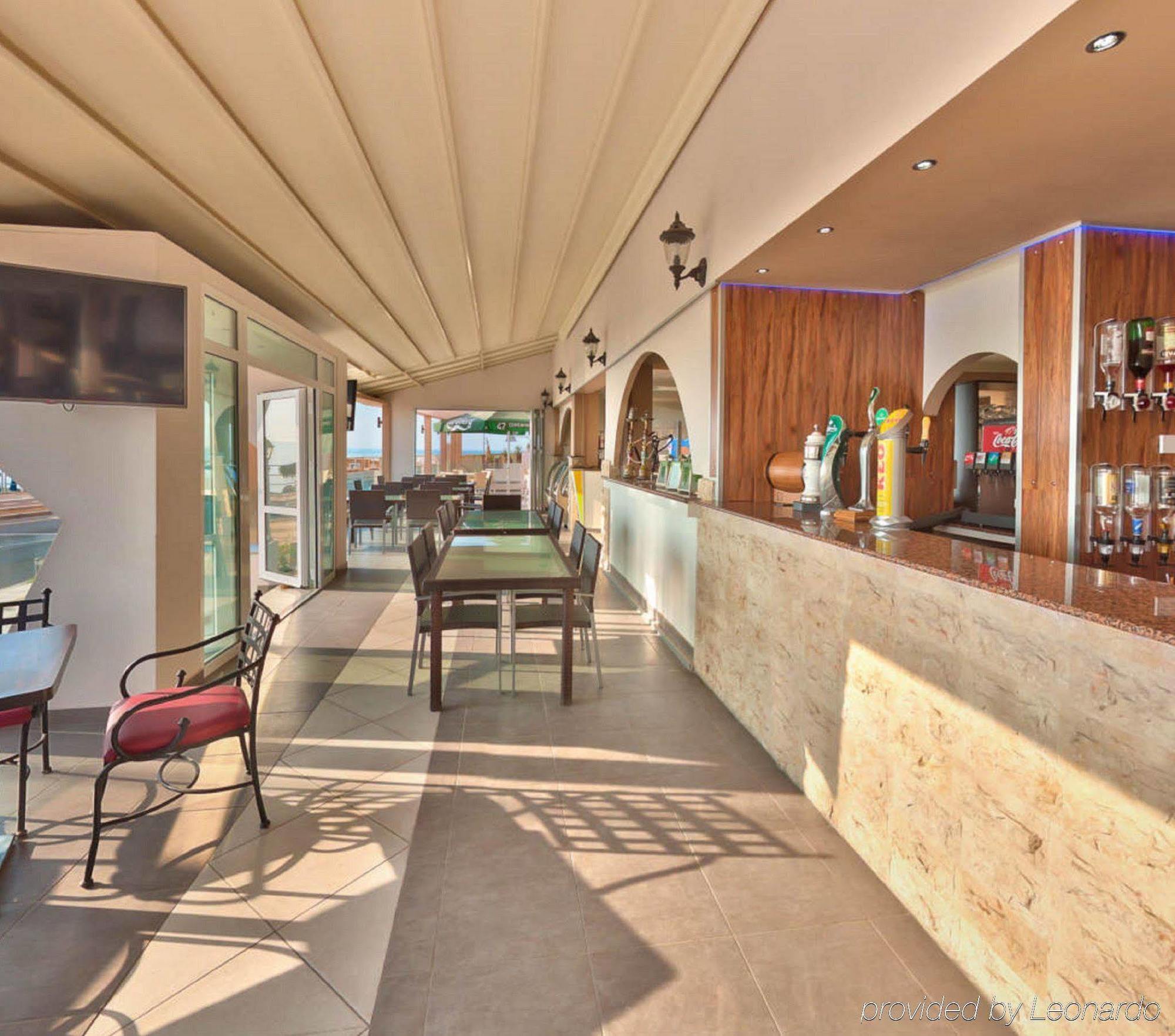 Mackenzie Beach Hotel Larnaca Esterno foto