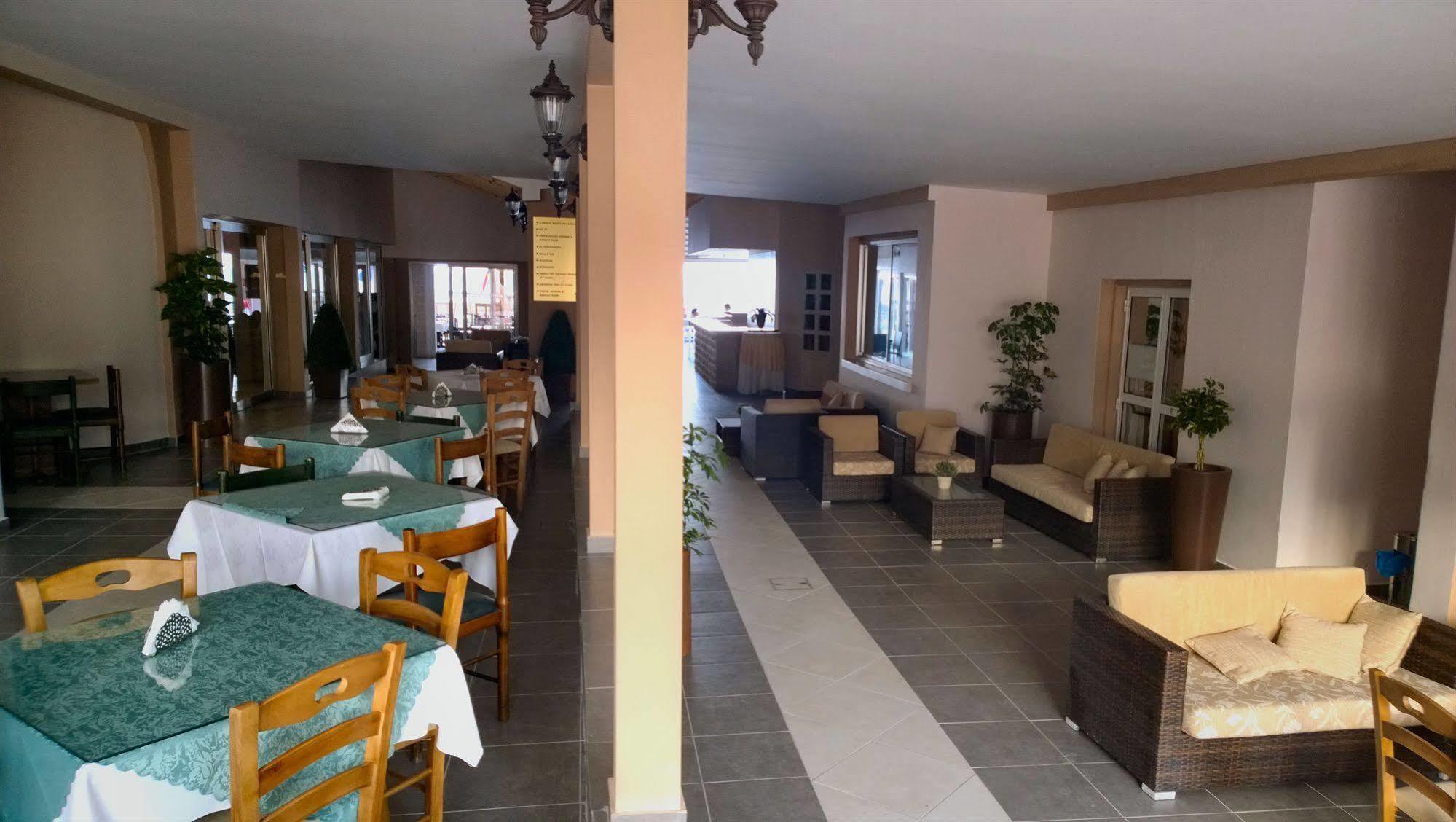 Mackenzie Beach Hotel Larnaca Esterno foto