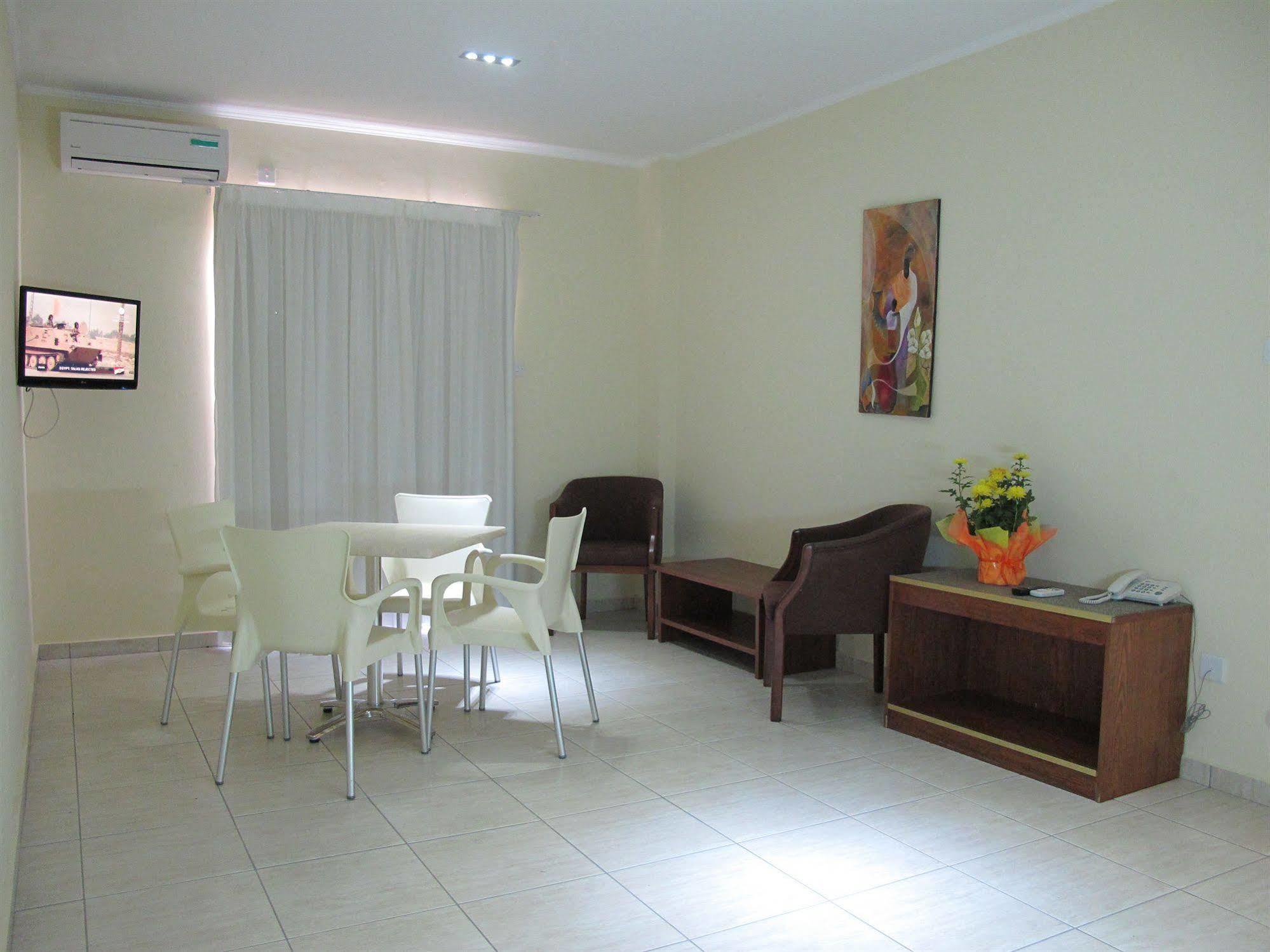 Mackenzie Beach Hotel Larnaca Camera foto