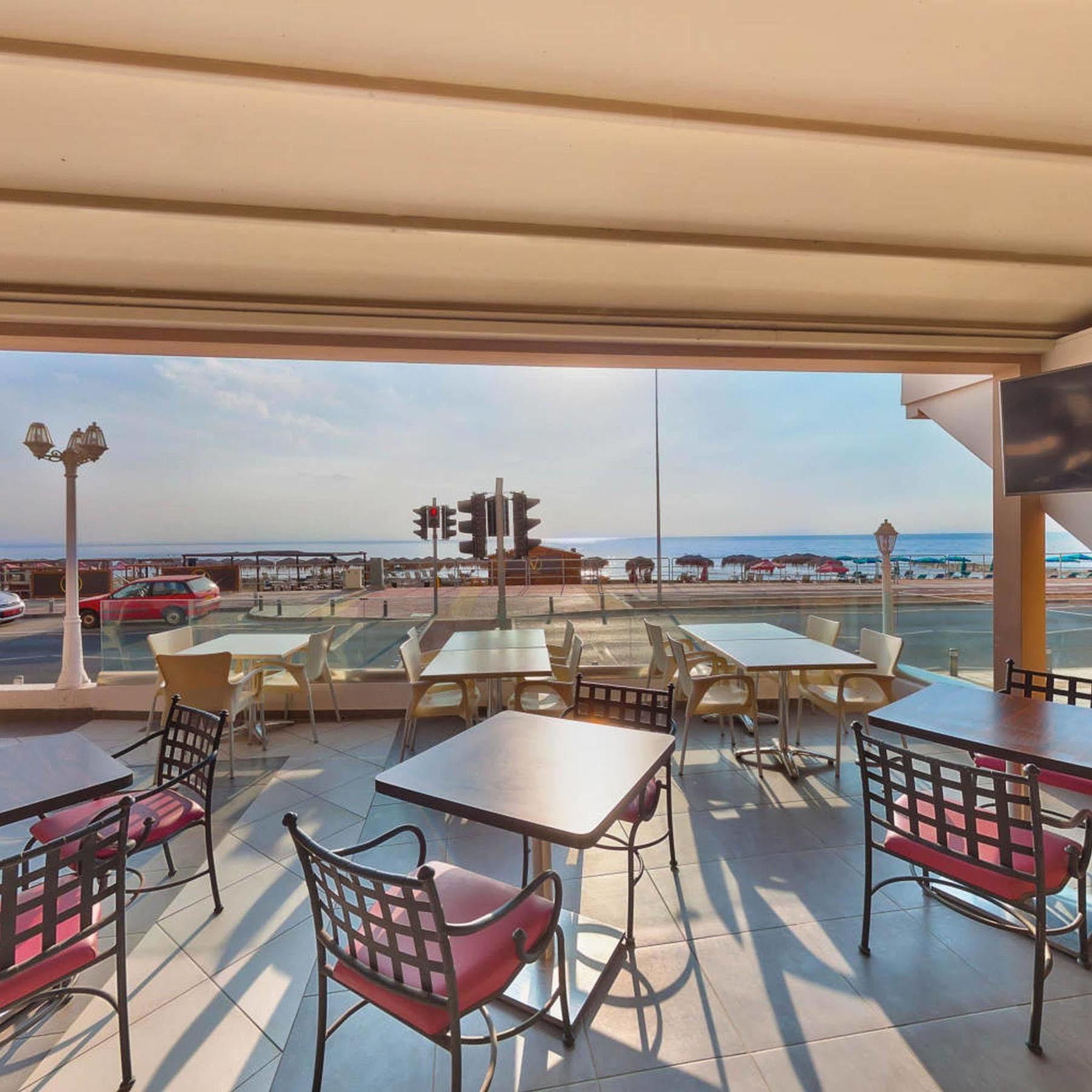 Mackenzie Beach Hotel Larnaca Esterno foto