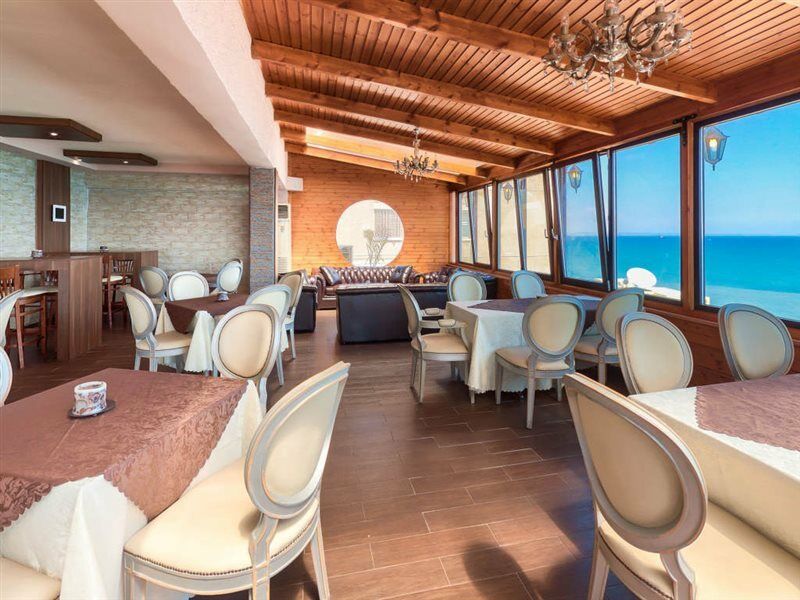 Mackenzie Beach Hotel Larnaca Esterno foto