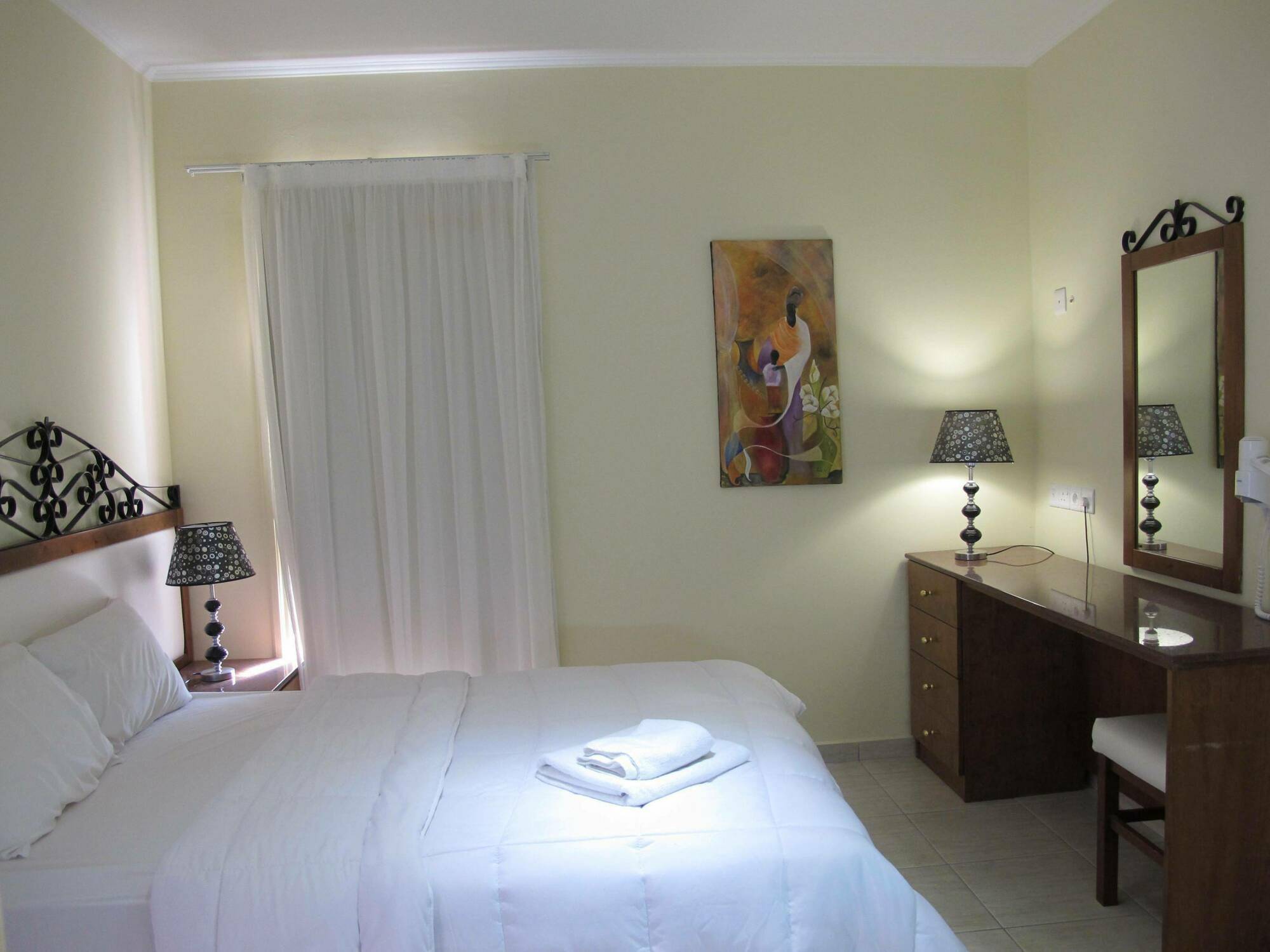 Mackenzie Beach Hotel Larnaca Esterno foto